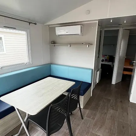Mobil Homme Proche De La Campsite