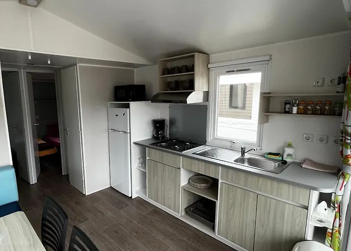 Mobil Homme Proche De La Camping