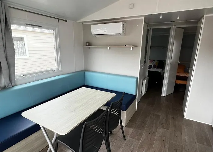 Mobil Homme Proche De La Camping